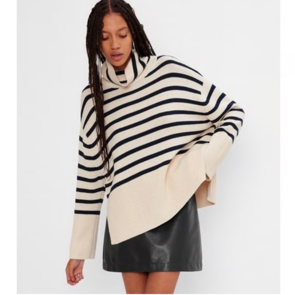 GAP Cream and Navy Striped Turtleneck Sweater